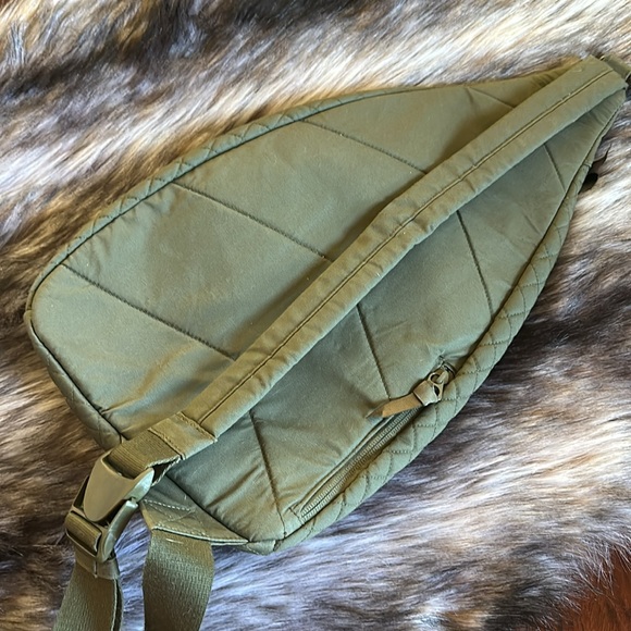 Vera Bradley *NWT* Women's Quilted Cotton Sling Backpack in Climbing Ivy Green - Picture 9 of 14